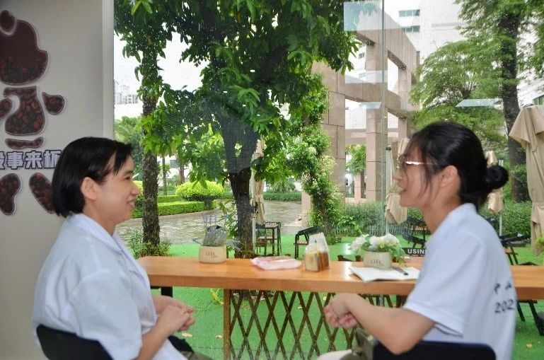 李杰兰主任和采访者吴泳